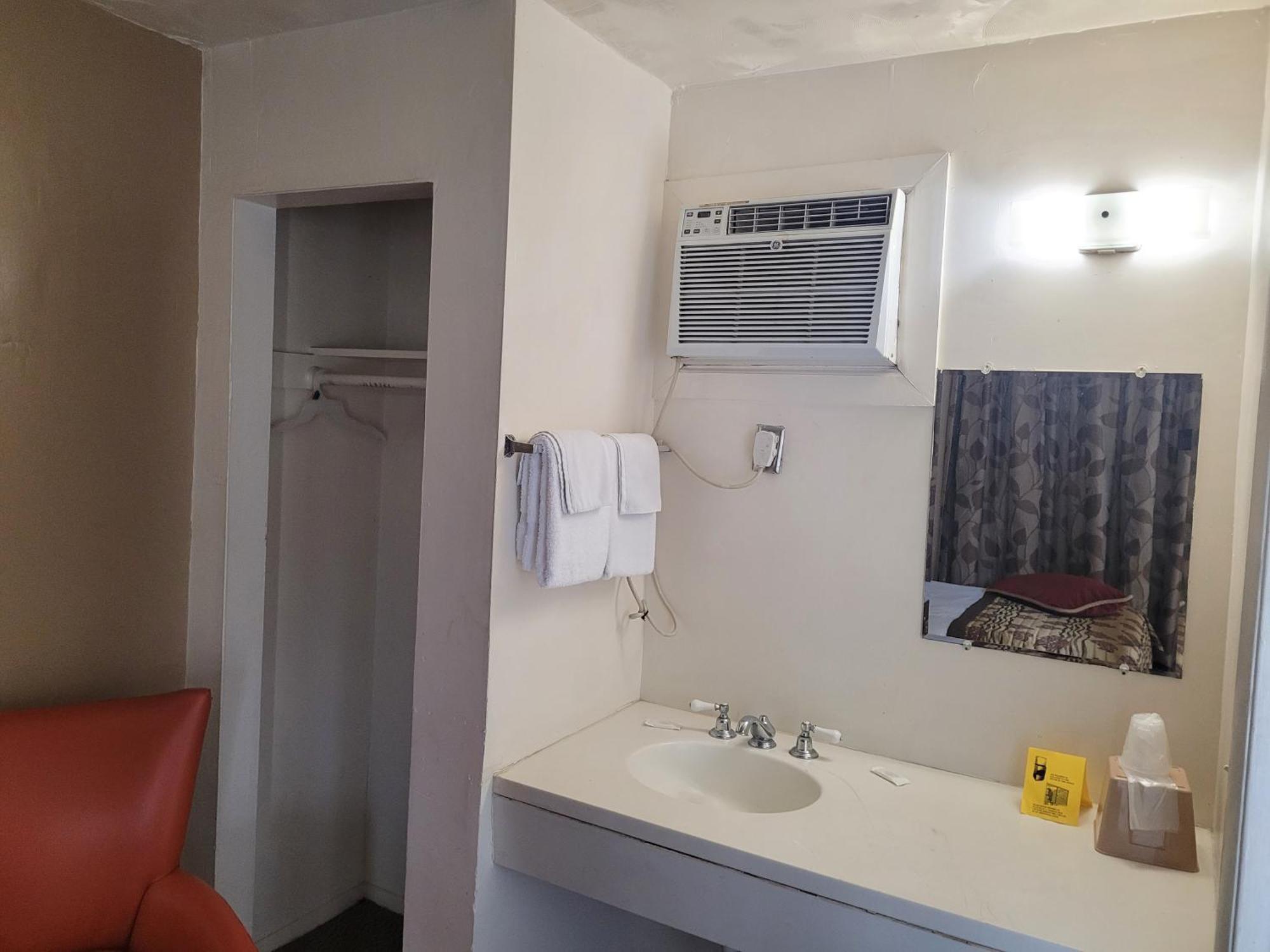 Queens Lodge Motel 웨스트 팜 비치 외부 사진
